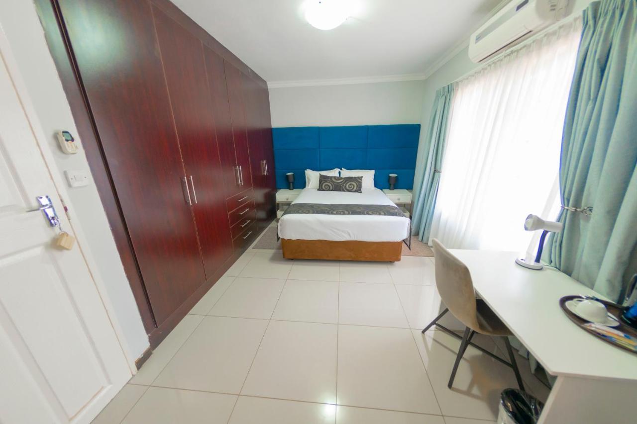 Green Lagoon Guest House Gaborone Esterno foto