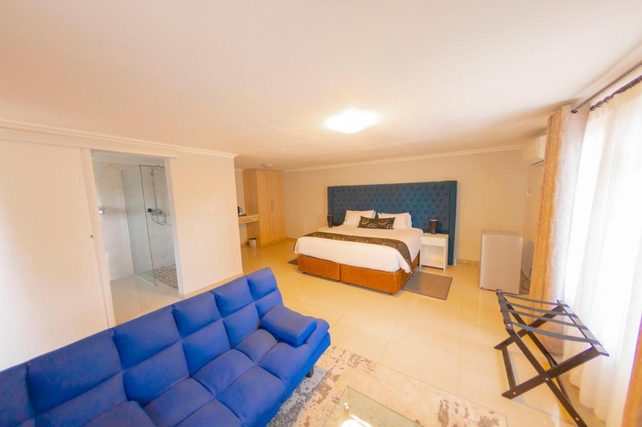 Green Lagoon Guest House Gaborone Esterno foto