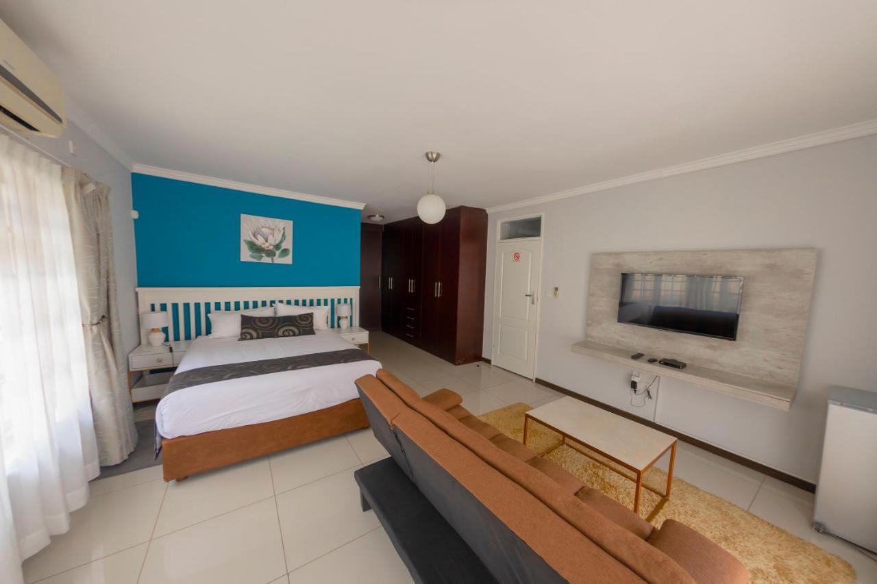 Green Lagoon Guest House Gaborone Esterno foto
