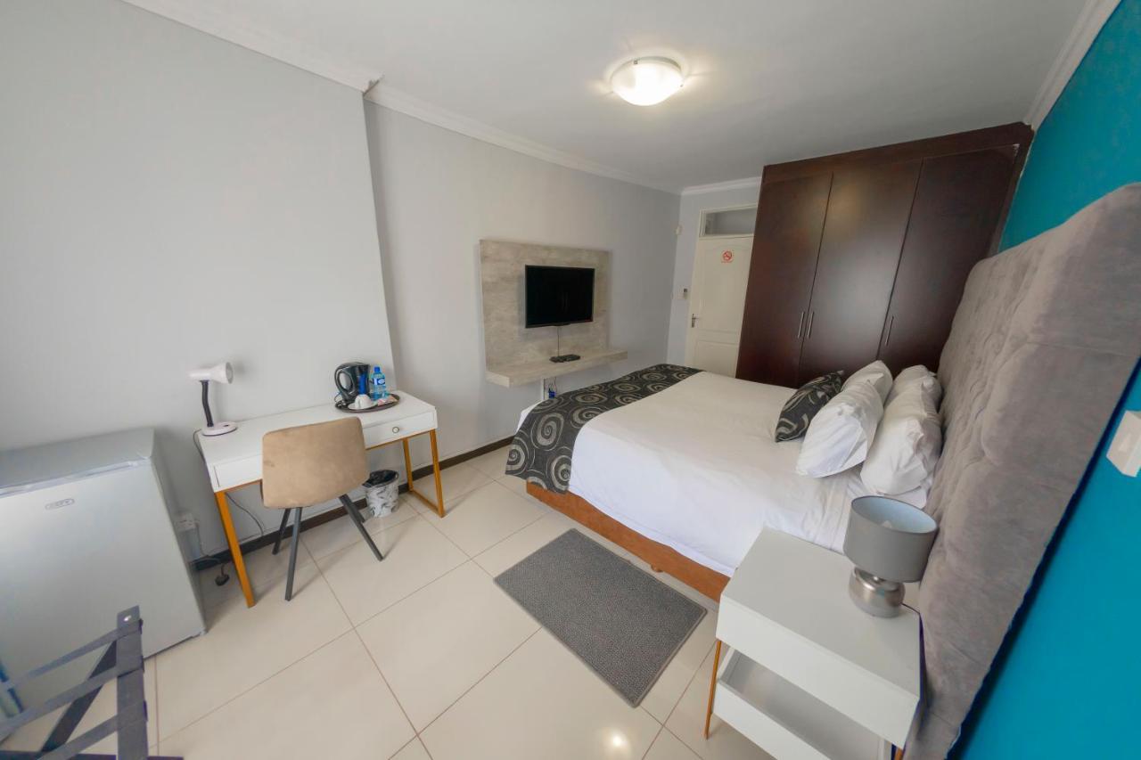 Green Lagoon Guest House Gaborone Esterno foto