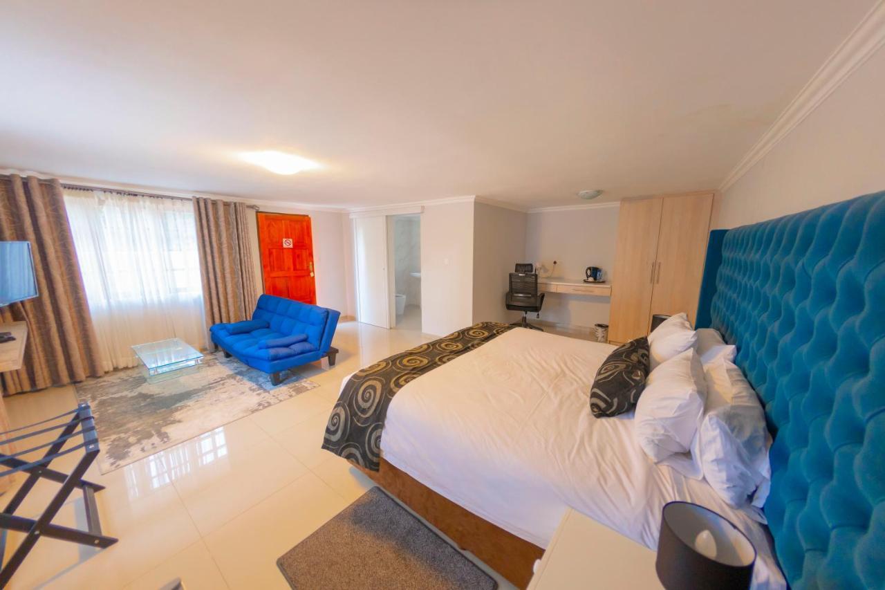 Green Lagoon Guest House Gaborone Esterno foto