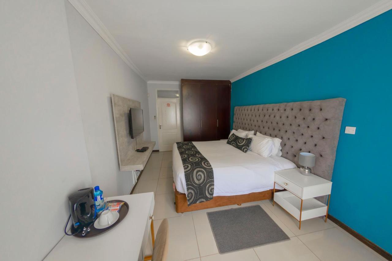 Green Lagoon Guest House Gaborone Esterno foto
