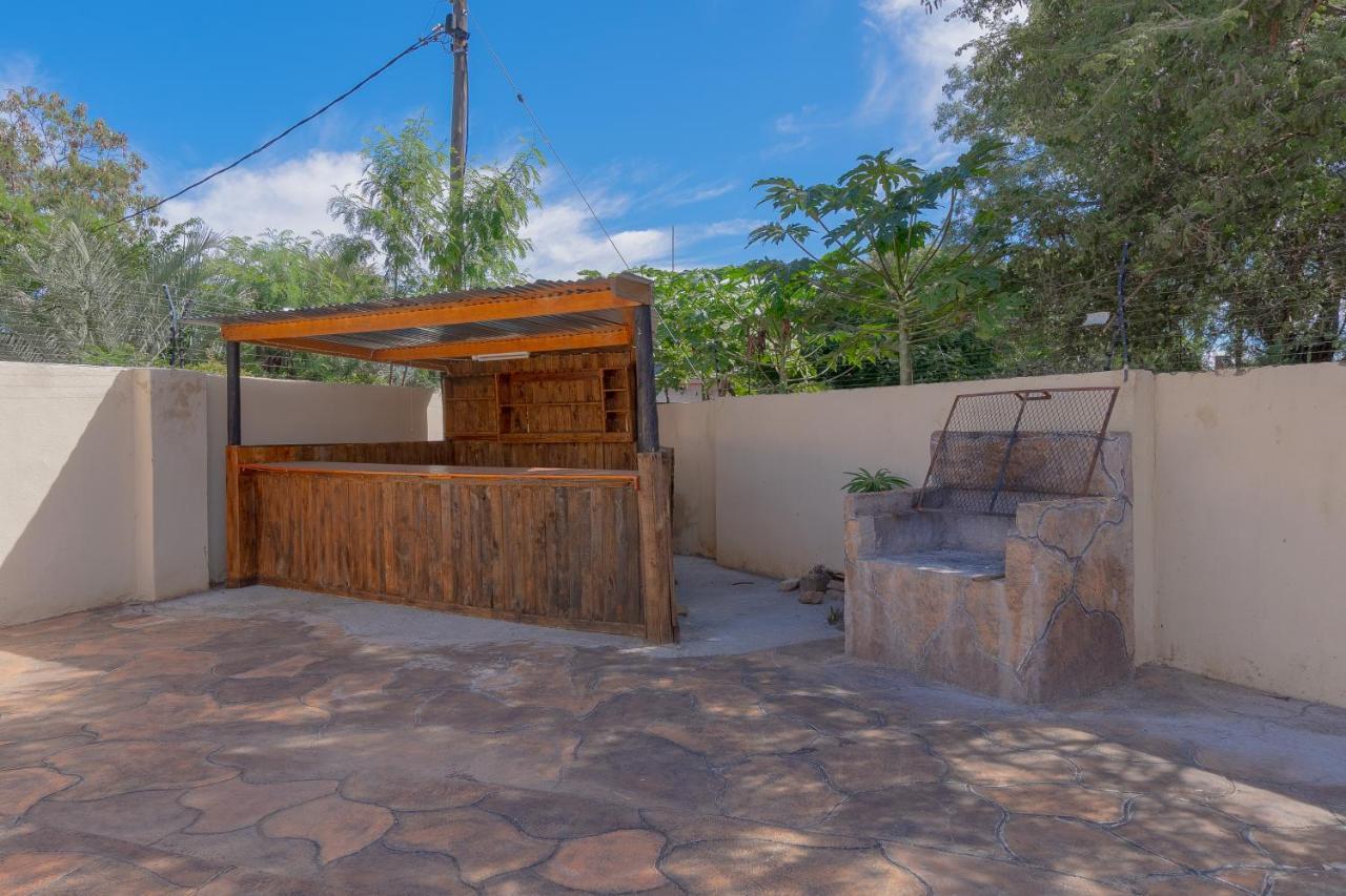 Green Lagoon Guest House Gaborone Esterno foto