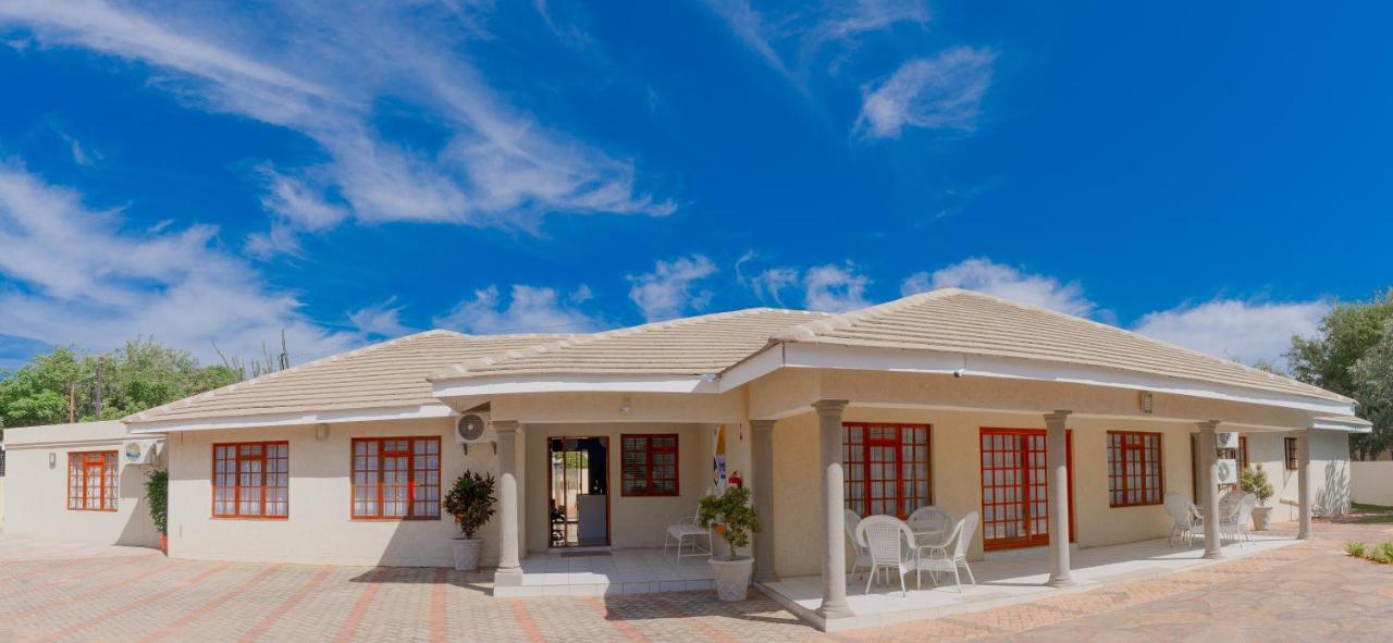 Green Lagoon Guest House Gaborone Esterno foto