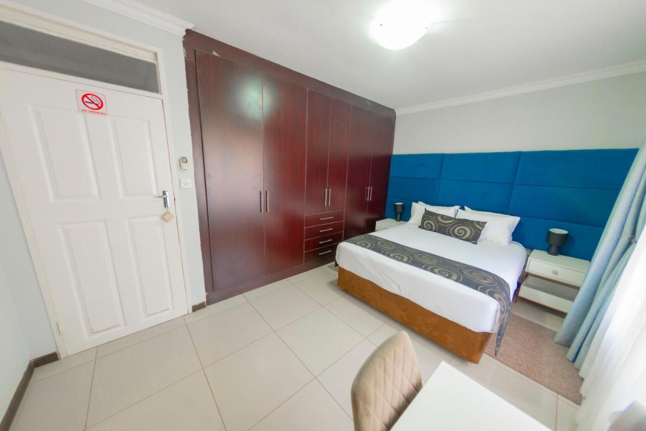 Green Lagoon Guest House Gaborone Esterno foto